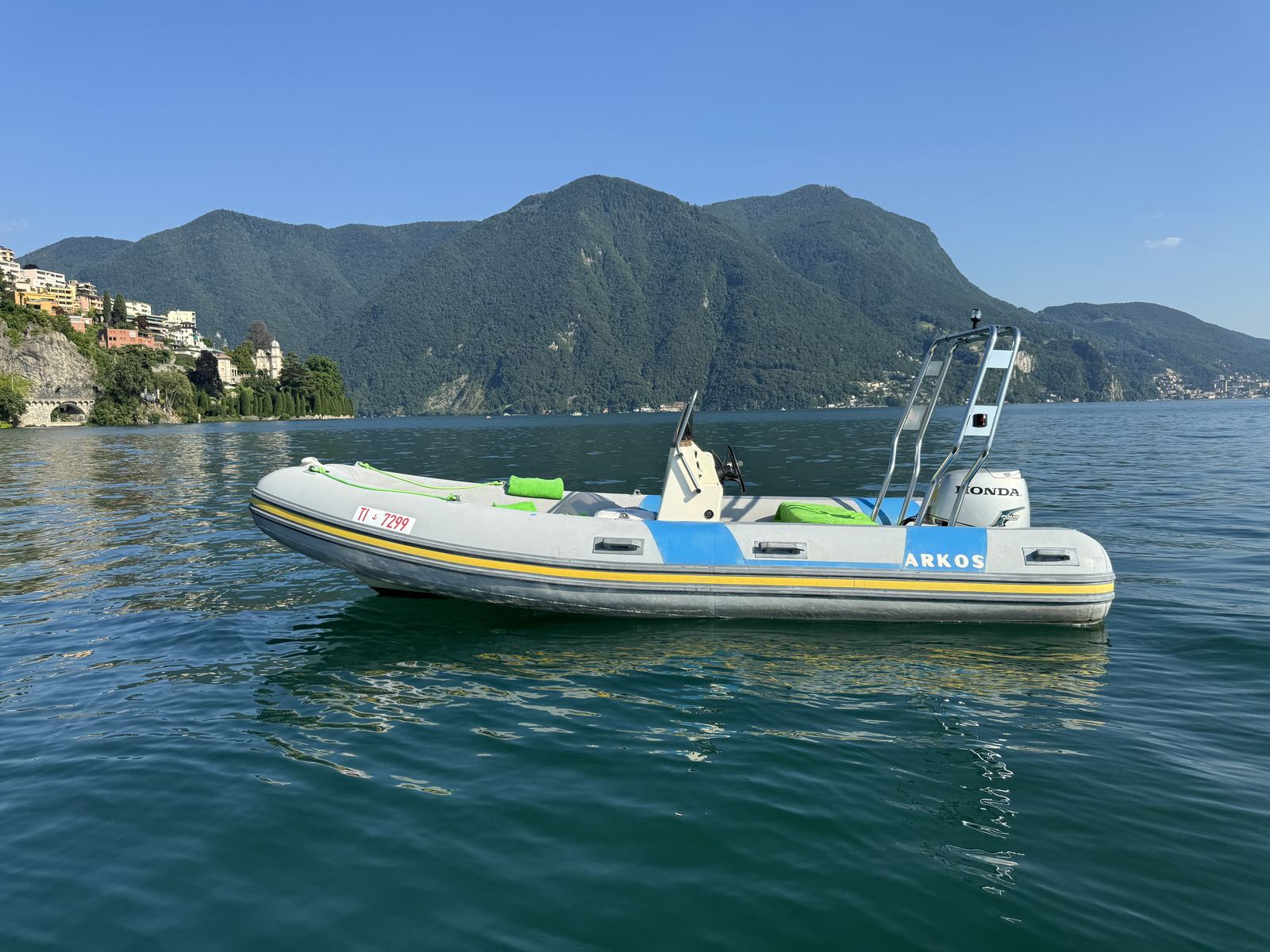 Il gommone Arkos 510 sul Lago di Lugano